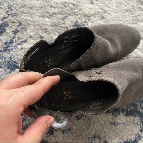 Vince Camuto Peera Cutout Ankle Bootie Boots Suede Leather Size 7 Grey - Picture 10 of 10